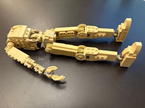 LEGO Battle Droid pose